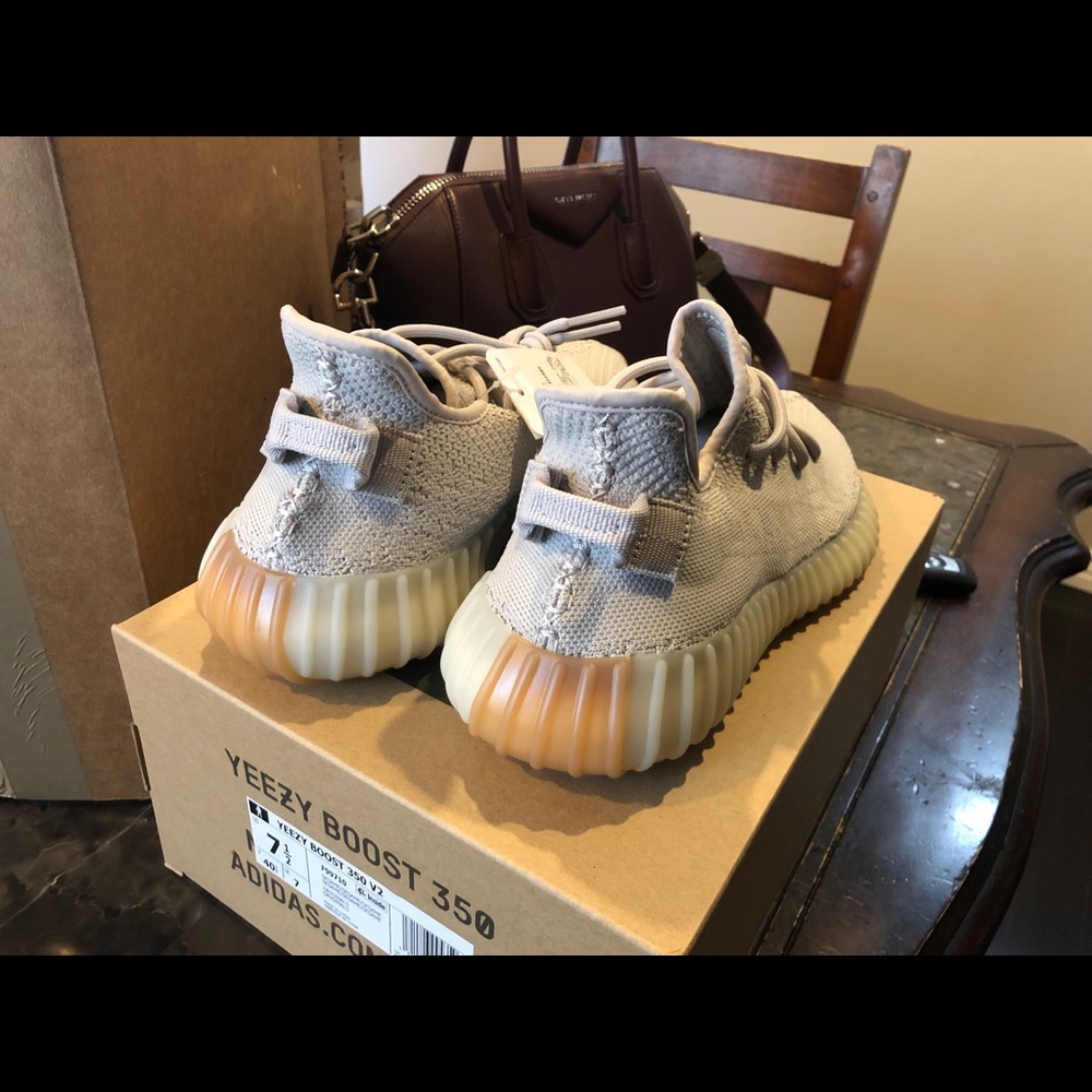 Yeezy Boost 350 V2 Sesame - Picture 2 of 6